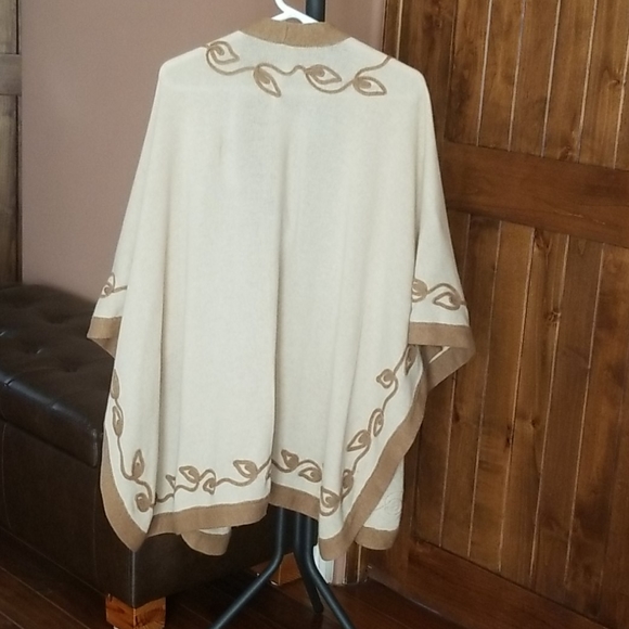 Gorgeous  Italian  Shawl wraps. - Picture 3 of 5